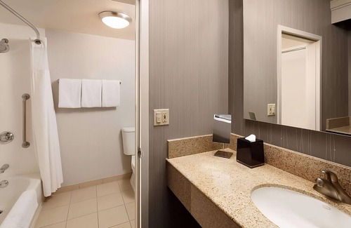Laguna Hills Hotel | Breath of Fresh Air! Pet-Friendly, w/Pool, Near Big Air Trampoline Park