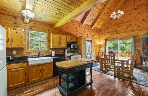 Logan Cabin | Breath of Heaven Cabin, Hocking Hills-Pond, New Hot Tub, Pets, Secluded, Deck!