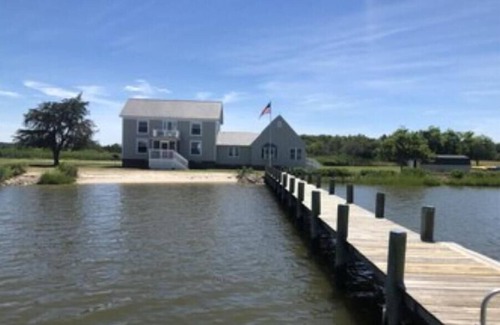 Upper Fairmount House | Breath-Taking Family Retreat On The Water!