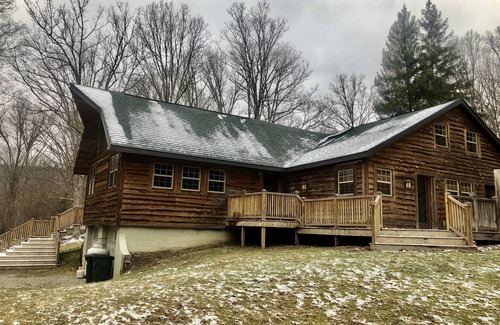 Farmington House | Breath Taking Lodge 3 miles from Nemacolin Resort &10 miles from Ohiopyle!