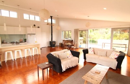Raglan House | Breath-taking mountain andamp; harbour views.