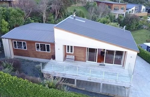 Raglan House | Breath-taking mountain andamp; harbour views.