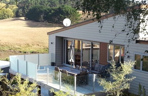 Raglan House | Breath-taking mountain andamp; harbour views.