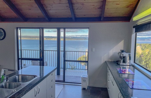 Taupo House | Breath Taking View over the Lake