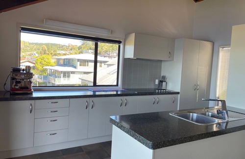 Taupo House | Breath Taking View over the Lake