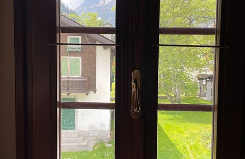 Staffa Apartment | Breath the mountains! 70 sqm Family apartment with balcony and garden