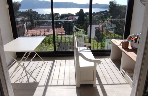 Saint-Mandrier-sur-Mer Condo | Breathtaking sea view,T3, for 6 , pool, parking