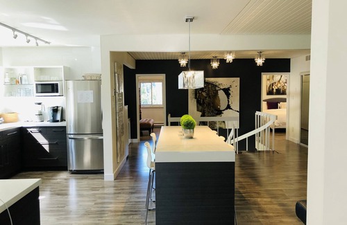 Niagara-on-the-Lake House | Breathtaking Views of the Niagara River from a Private Contemporary Home in NOTL