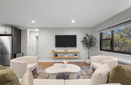Evanston Apartment | Breathtaking 2BR Near Lake Michigan in Evanston