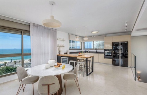 Kerem HaTeimanim Apartment | #Breathtaking 4BR/3BA Duplex Seafront