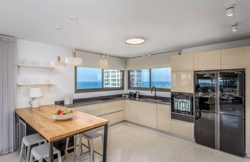 Kerem HaTeimanim Apartment | #Breathtaking 4BR/3BA Duplex Seafront