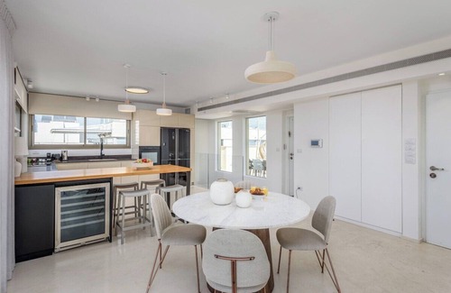 Kerem HaTeimanim Apartment | #Breathtaking 4BR/3BA Duplex Seafront