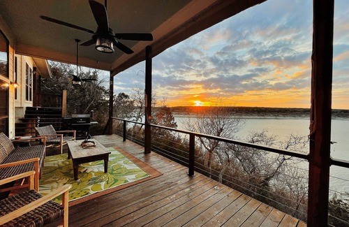 Temple House | Breathtaking Balcony Lakehouse w/ Lake Access | Tranquil | Pet Friendly