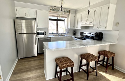 Surf City House | Breathtaking Beachfront View! Sleeps 8, Spacious Patios & Dog-Friendly
