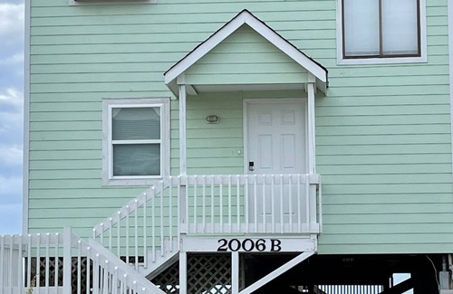 Surf City House | Breathtaking Beachfront View! Sleeps 8, Spacious Patios & Dog-Friendly