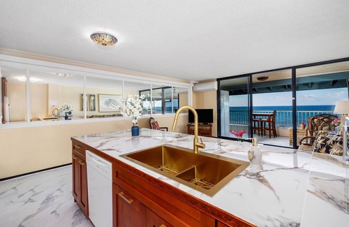 Historic Kailua Village Condo | "Breathtaking. Best View & Location!" ★n2024 Remodel, Top Floor Oceanfront