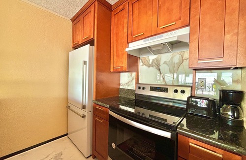 Historic Kailua Village Condo | "Breathtaking. Best View & Location!" ★n2024 Remodel, Top Floor Oceanfront