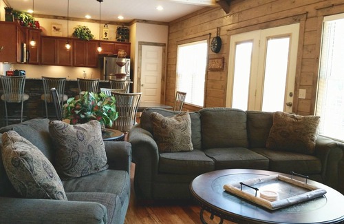 Monteagle Cabin | Breathtaking Bluff View Cabin. nCome here for amazing views and solitude.