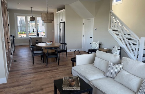 Ottawa House | Breathtaking Brand New 3-Bedroom2.5 bath Waterfront Home. Sleeps 6