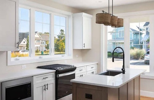 Ottawa House | Breathtaking Brand New 3-Bedroom2.5 bath Waterfront Home. Sleeps 6
