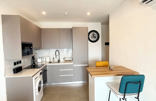 Roman Ridge Apartment | Breathtaking City Views from a Stylish 1-Bed @Nova