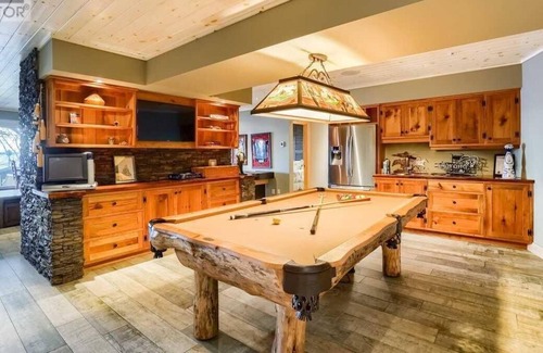 Tiny Cottage | Breathtaking Cottage Estate with Private Beach