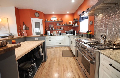 Eagle House | Breathtaking features near the heart of downtown Eagle Idaho!