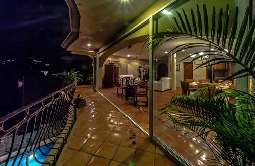 South Shore Hotel Area Villa | Breathtaking Full Ocean Views Every Room with Full Staff!