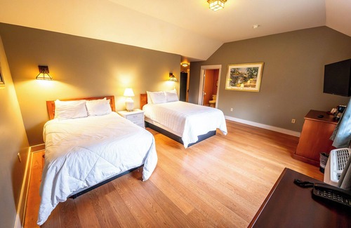Shawnee On Delaware Hotel | Breathtaking Getaway | Outdoor Recreation Near Hiking Trails | Spa Escape