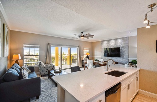 Treasure Island Apartment | Breathtaking Gulf View ~ 2min to Beach ~ Pool ~ Pkg