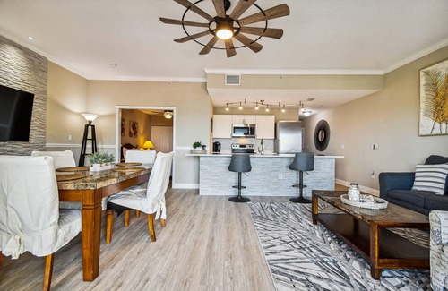 Treasure Island Apartment | Breathtaking Gulf View ~ 2min to Beach ~ Pool ~ Pkg
