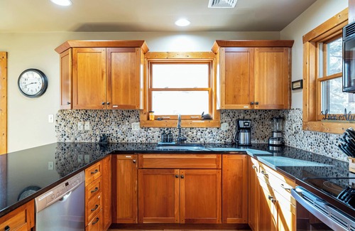 Lake Harmony Estates Cabin | Breathtaking Hillside Views from Hot Tub/Deck!