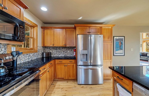 Lake Harmony Estates Cabin | Breathtaking Hillside Views from Hot Tub/Deck!
