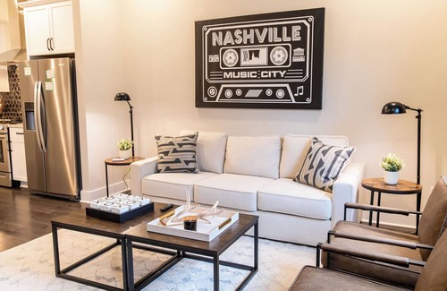 Nashville House | Breathtaking Home in North Nashville - Rooftop Hot tub, Pool Table!