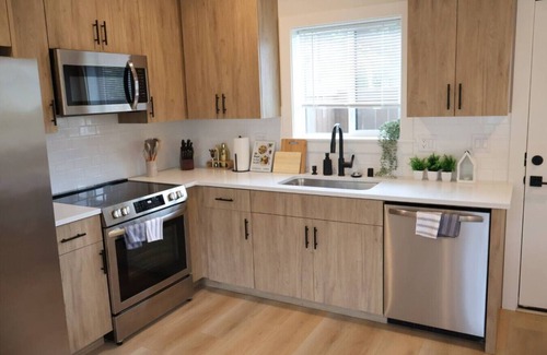 Lincoln House | Breathtaking Home In Downtown | Quite Cozy Retreat