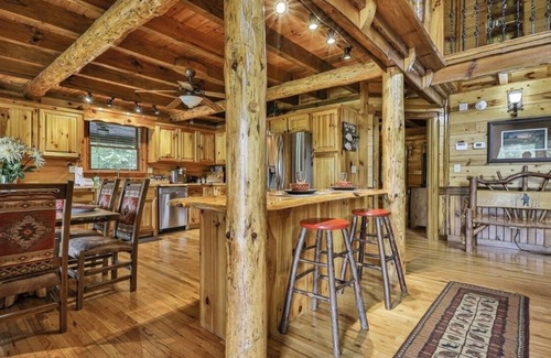 Natures Courtyard Cabin | Breathtaking Lakefront Cabin, Fully Stocked with Hot tub and Firepit