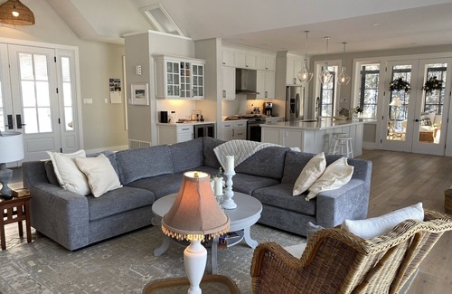 Dysart et al Cottage | Breathtaking lake views from luxury new 4-season cottage- hot tub and sauna!