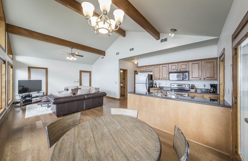 Quitman House | Breathtaking Lakeview GUEST Home in Diamond Bluff