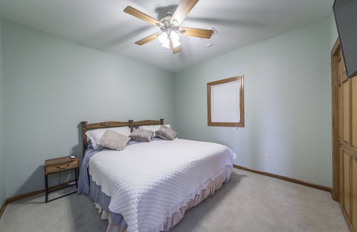 Quitman House | Breathtaking Lakeview GUEST Home in Diamond Bluff