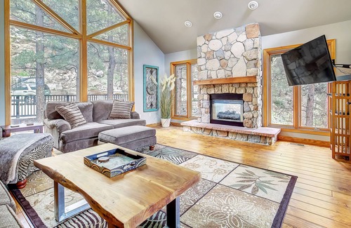 Boulder House | Breathtaking Luxurious Getaway!