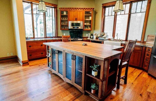 Gold Mountain Cabin | Breathtaking Luxury Family Cabin Nakoma Golf Couples
