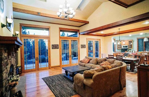 Gold Mountain Cabin | Breathtaking Luxury Family Cabin Nakoma Golf Couples