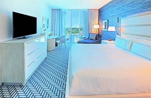 Central Beach Hotel | Breathtaking Marina Views, Pool, Near Aquatics Center & Local Attractions