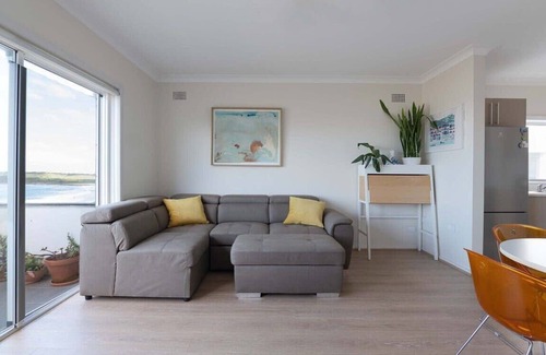 Maroubra Apartment | Breathtaking Maroubra Beachview Apt w Parking