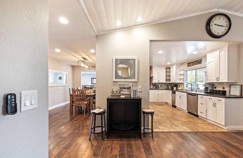 Temecula House | Breathtaking Meadows by AvantStay | Pool, Pickleball, Firepit | Group Escape