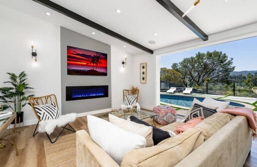 Tarzana House | Breathtaking Modern Home with pool & amazing viewsn