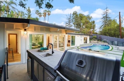 Tarzana House | Breathtaking Modern Home with pool & amazing viewsn