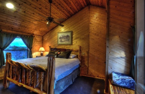Willow City Cabin | Breathtaking Mountain Views with a 1 acre pond