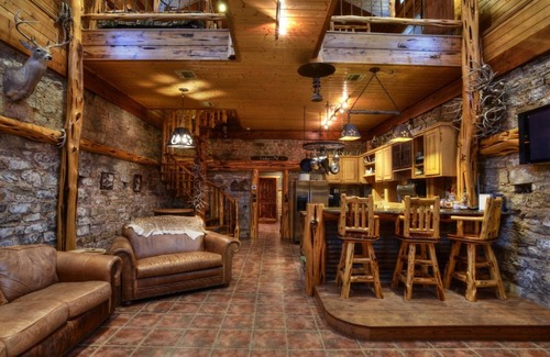 Willow City Cabin | Breathtaking Mountain Views with a 1 acre pond