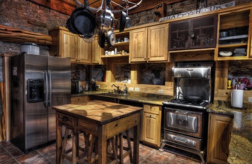 Willow City Cabin | Breathtaking Mountain Views with a 1 acre pond